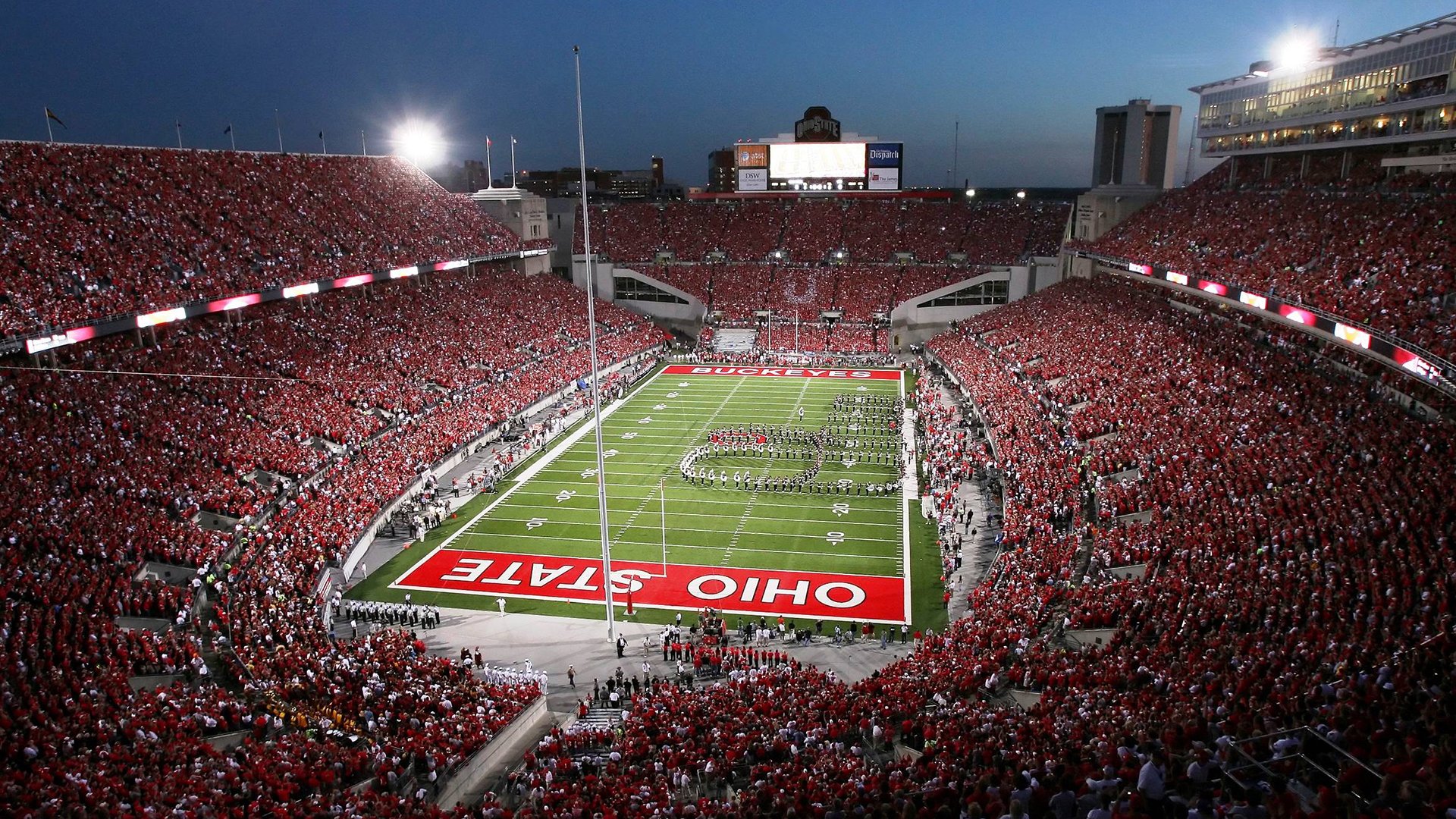 夜跑灯光秀，照亮城市的运动夜晚，夜跑灯实用吗